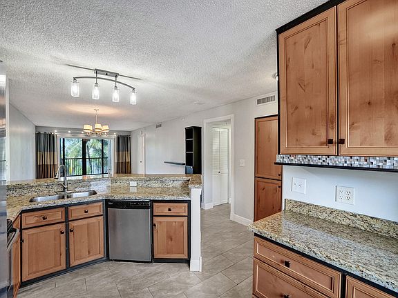 4th image of 2205 S Cypress Bend Drive #402