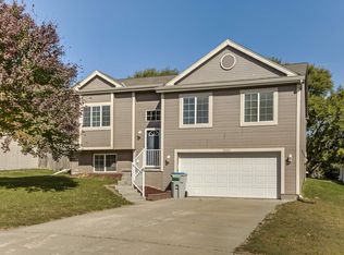 20826 Maple St, Gretna, NE 68028