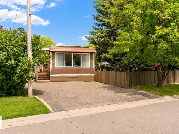 5301 52nd St, Cold Lake, AB T9M 1X5