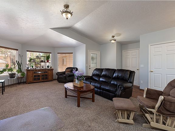 3rd image of 65 E Red Shadow Cir