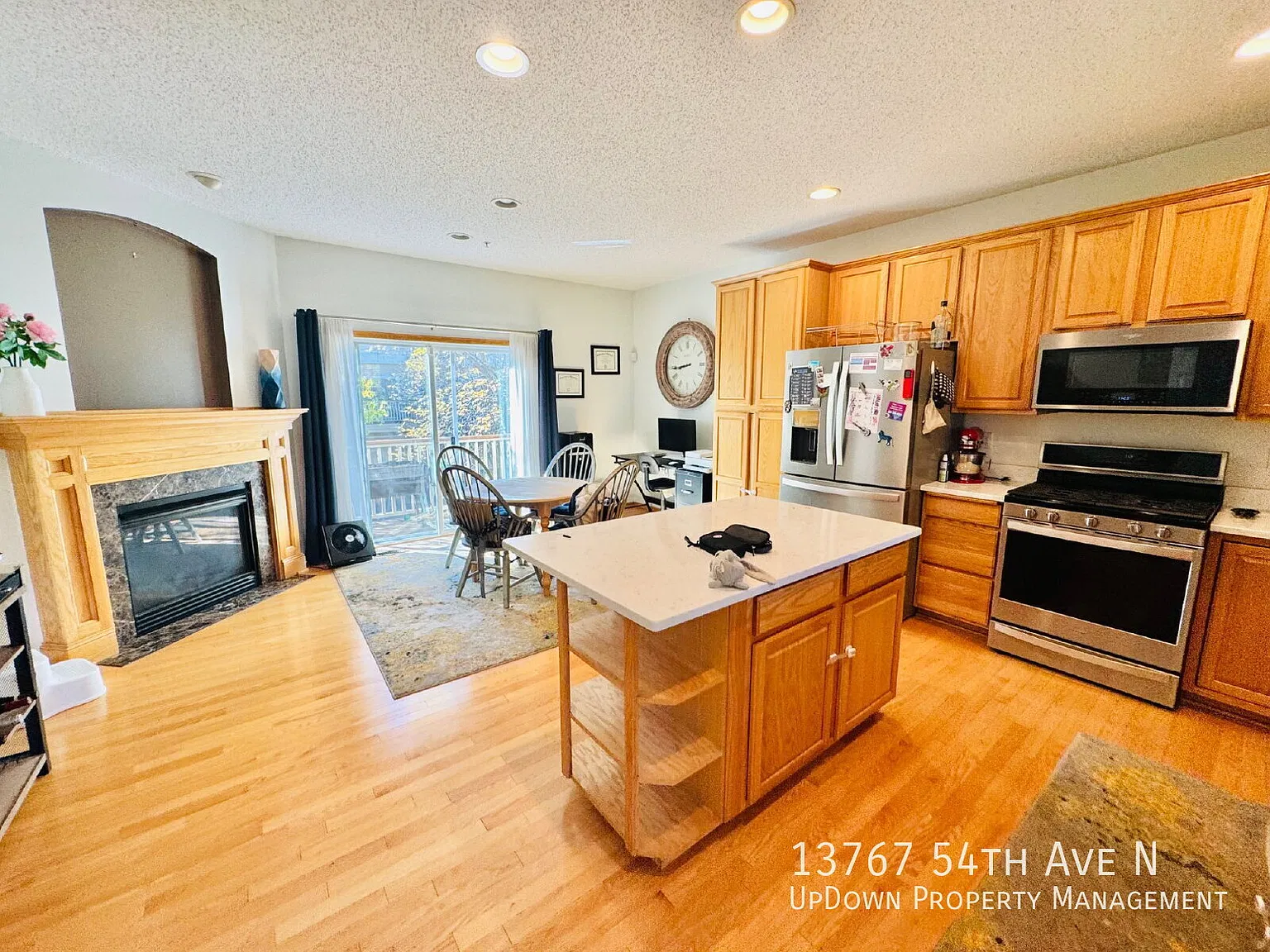 Fall/ Winter Special!) $200 Off For The First 3 Months With A Minimum 10 Month Lease. Stylish 3 F... — Photo 4