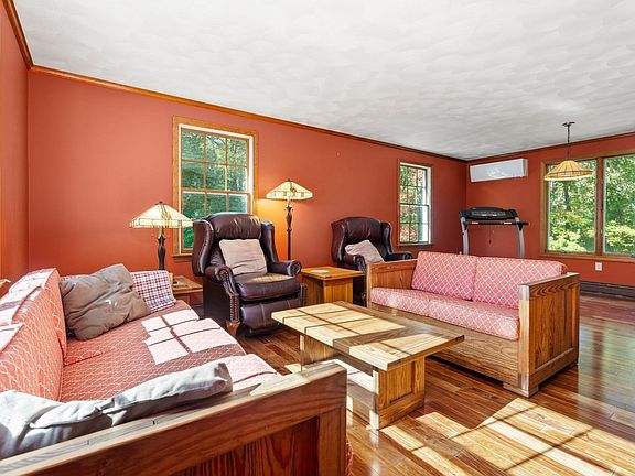 5th image of 70 Prospect St
