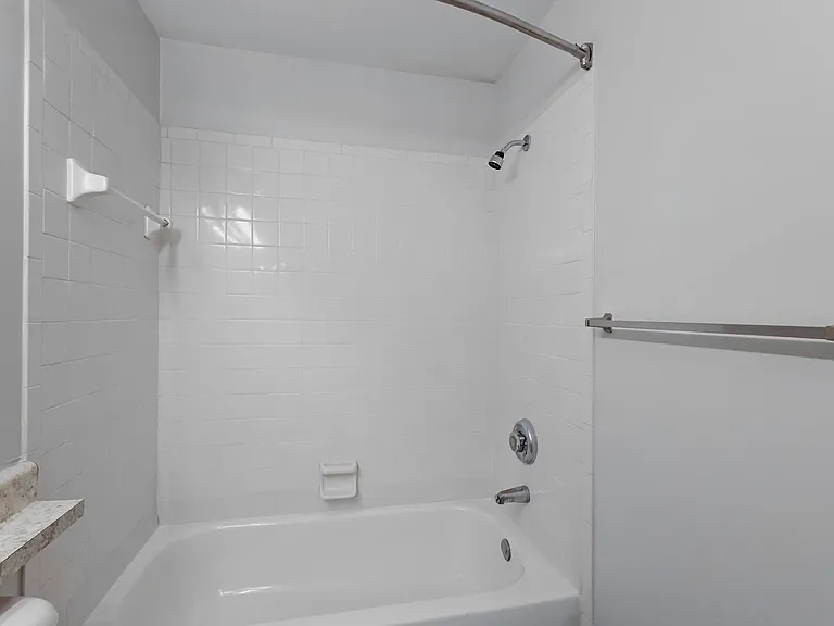 Cambridge Park Apartments — Photo 58
