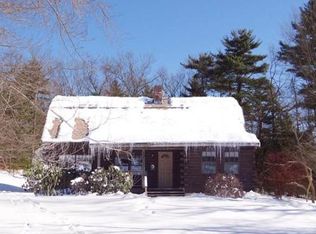 29 Ledgewood Cir, Belchertown, MA 01007