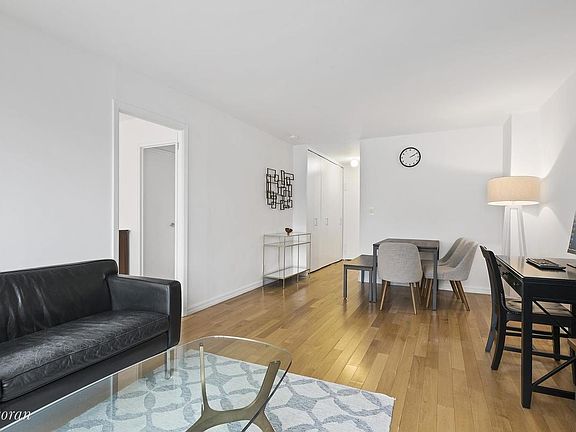 4th image of 7 E 14th St APT 1407
