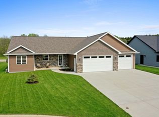 N9152 Brenda Dr, Appleton, WI 54915