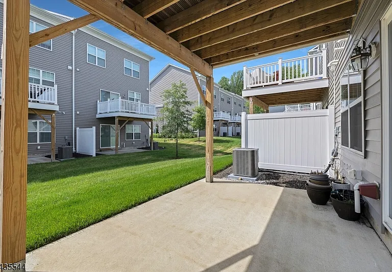 6 Martin Pl — Photo 43