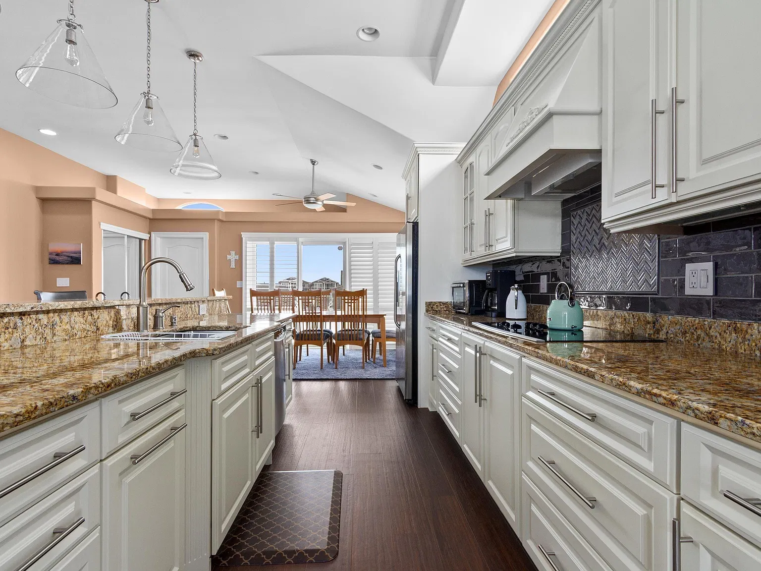 4 bed, 3.5 bath, $6,500 — Photo 4