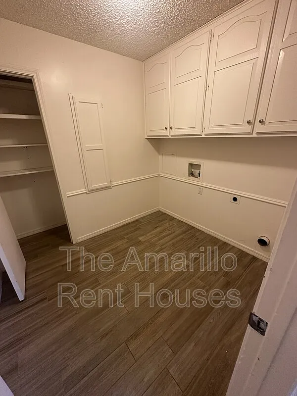 3 bed, 2.0 bath, 2154 sqft, $3,000 — Photo 3