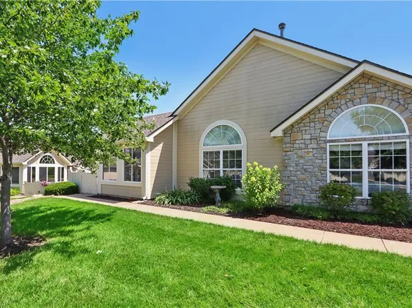 832 NE Devon Dr, Lees Summit, MO 64064