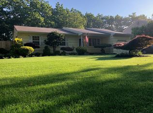 2 Browning St, Saint James, NY 11780