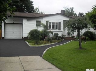 64 Orange St, Central Islip, NY 11722