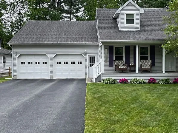 11 Goldfinch Rd, Queensbury, NY 12804