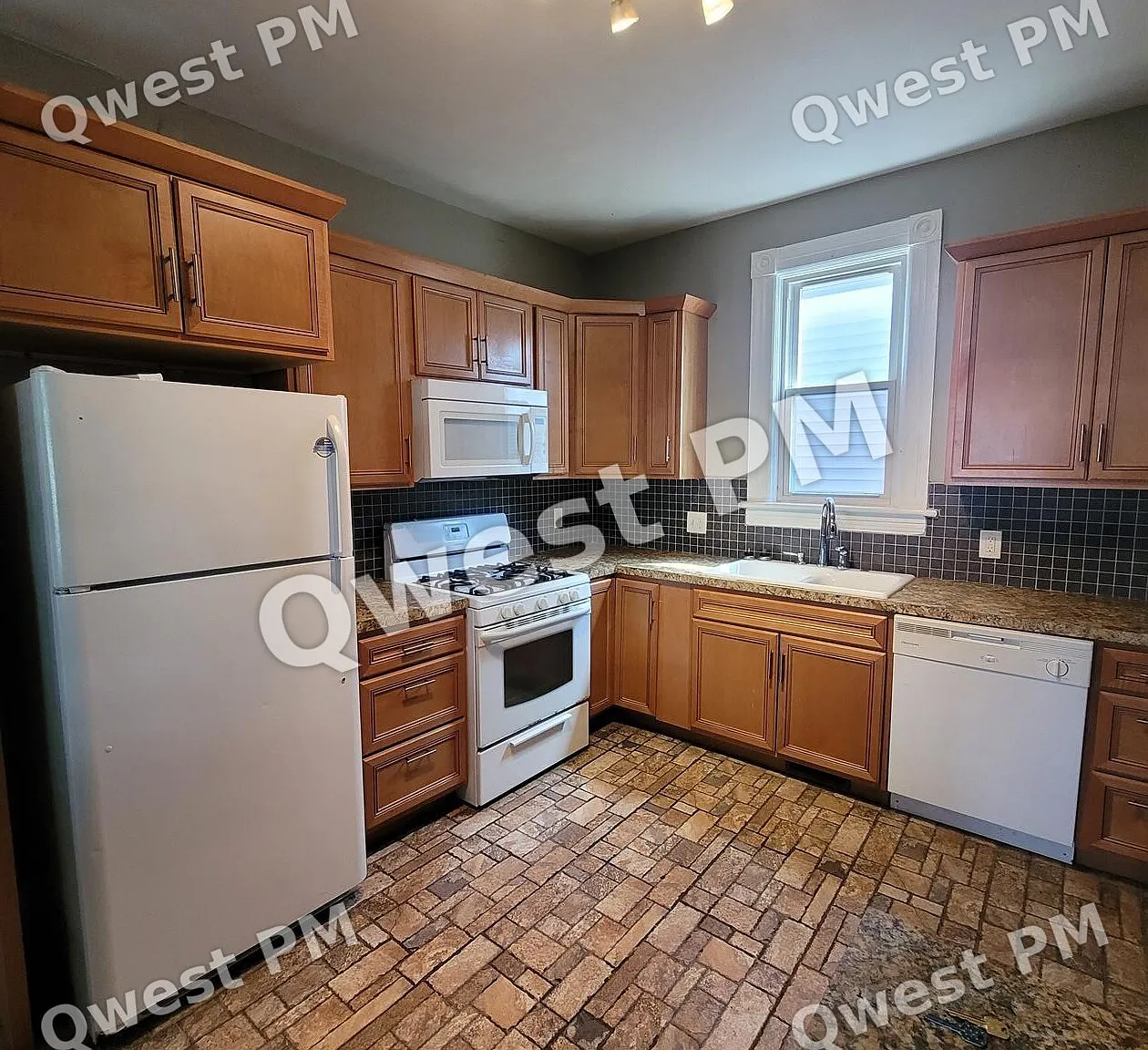 1123 2nd St NW #1 — Photo 2