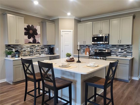 2nd image of 204 Olivia Dr