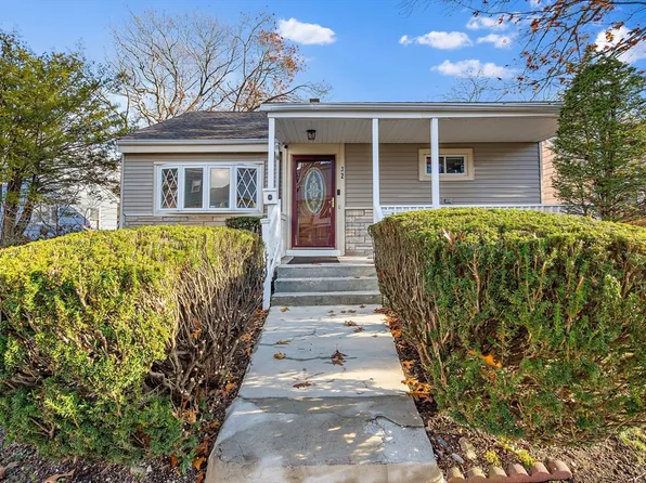 32 Violet St, Mattapan, MA 02126