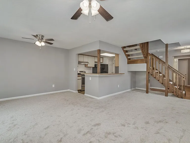4752 Woodglen Ct — Photo 3