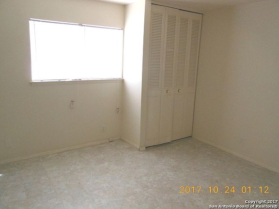 5th image of 219 Meadow Bend Dr