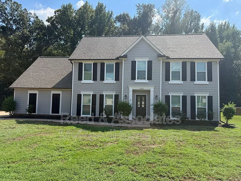 4 bed, 2.5 bath, 2728 sqft, $2,525 — Photo 1