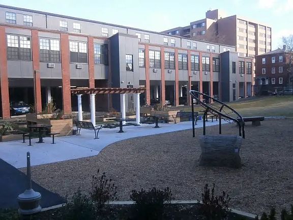 4th image of 140 Russ St #4549
