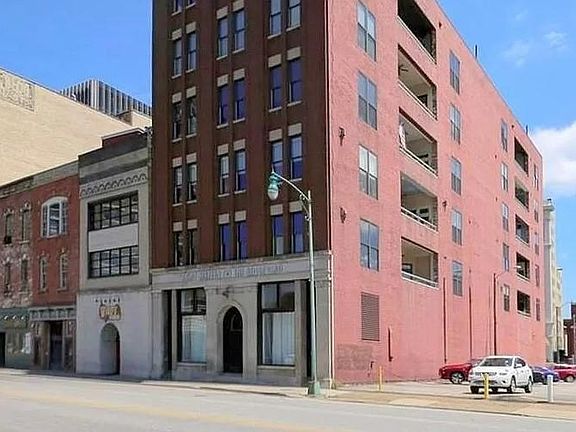 5th image of 816 Kanawha Blvd Unit 4N