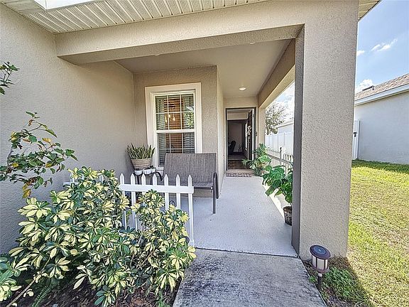 3rd image of 502 Pentas Ln