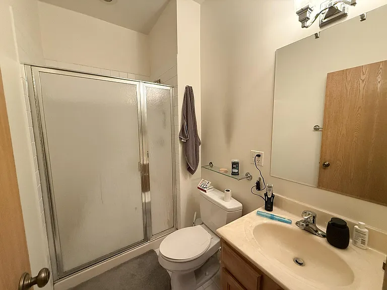 426-28 W Deming Pl — Photo 9