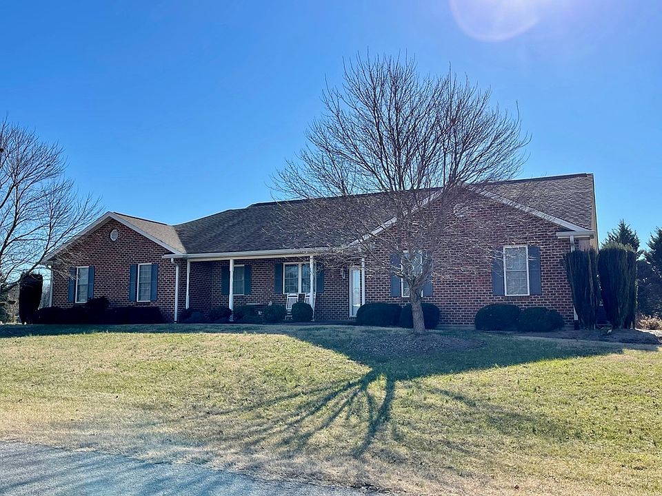 2nd image of 194 Meadow Brook Cir