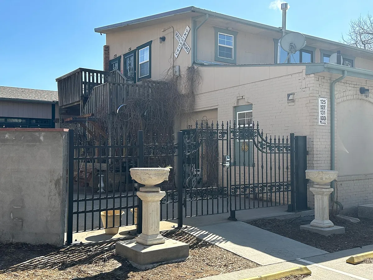 Building Photo - 131 W 2nd St #131