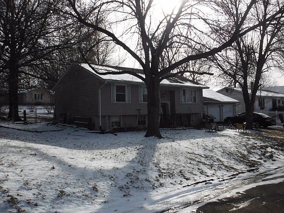 3rd image of 912 S D Ave