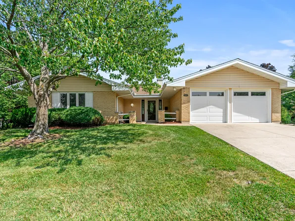 810 W Lakeside Plz, Hoffman Estates, IL 60169