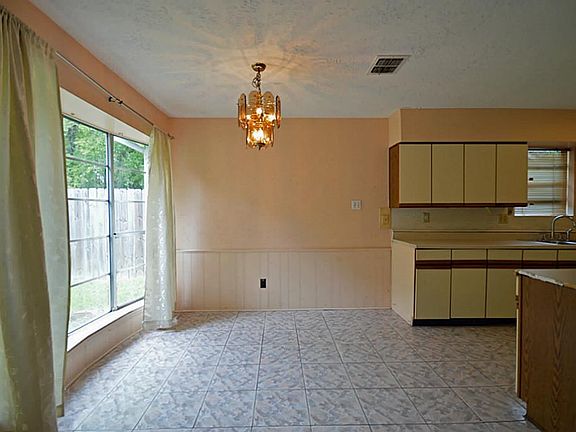3rd image of 10707 Glenwolde Dr