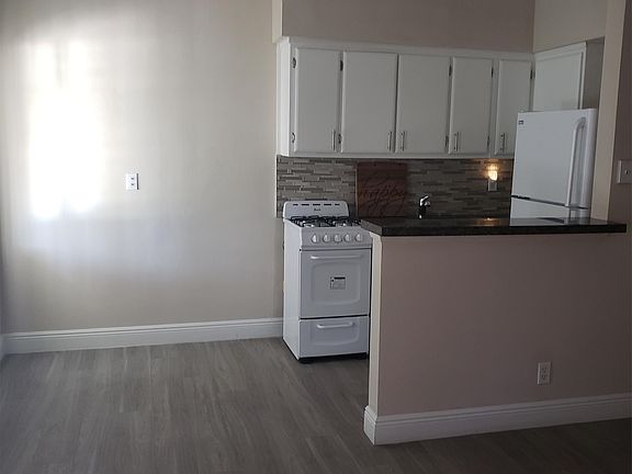 2nd image of 3212 SE 7th St #10610998