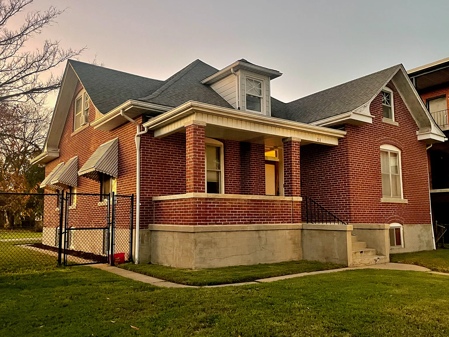 4 bed, 2400 sqft, $325 — Photo 1
