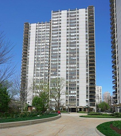 1st image of 1460 N Sandburg Ter APT 2512