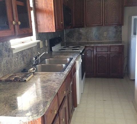 2nd image of 2805 Laura Ln #A