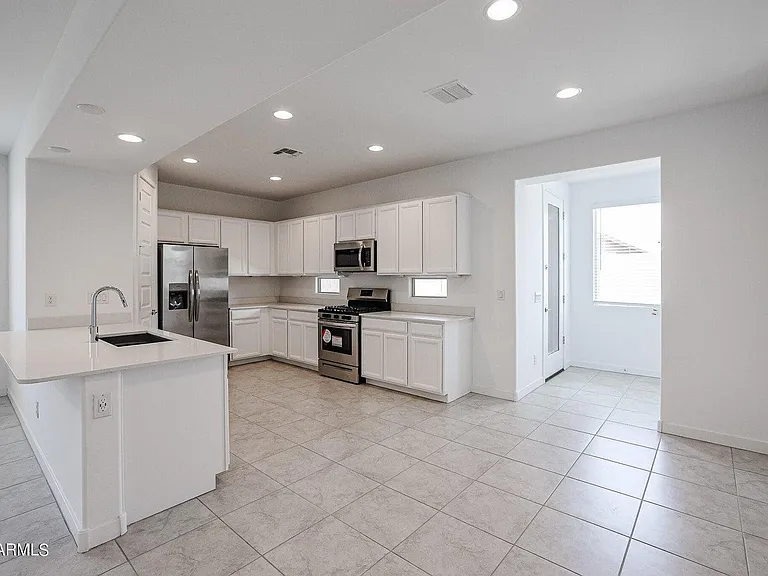 16554 W Questa Dr — Photo 7