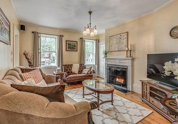 5th image of 391 Essex St #391