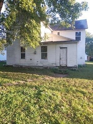 2nd image of 215 Polk St