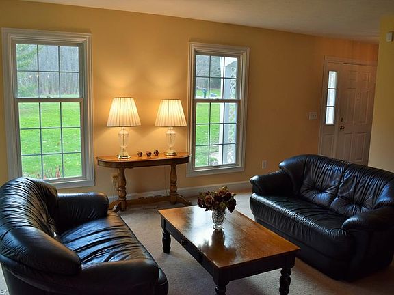 3rd image of 11048 Carriage Hill Dr