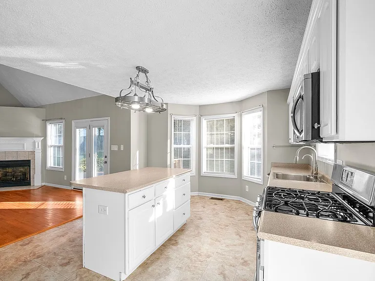 3487 Hickory Glen Dr — Photo 17