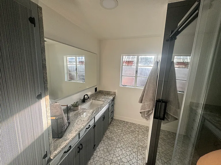 1721 E Waverly St — Photo 8