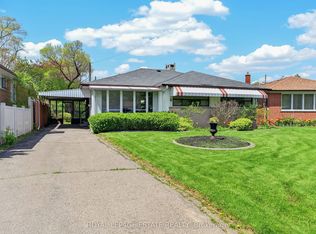8 Wallbridge Ct, Toronto, ON M2R1W1