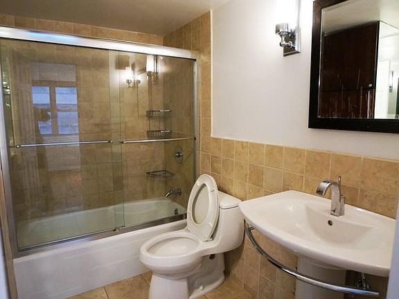 3rd image of 330 E 49th St APT 10A