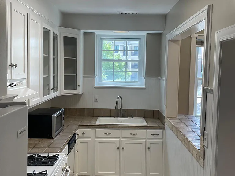 1337 E Morehead St — Photo 30