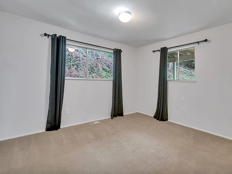 1058 California Ln SW — Photo 12