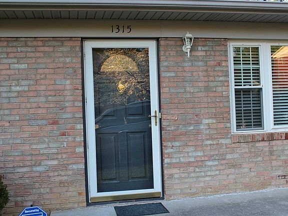 2nd image of 1315 Hickory Ln