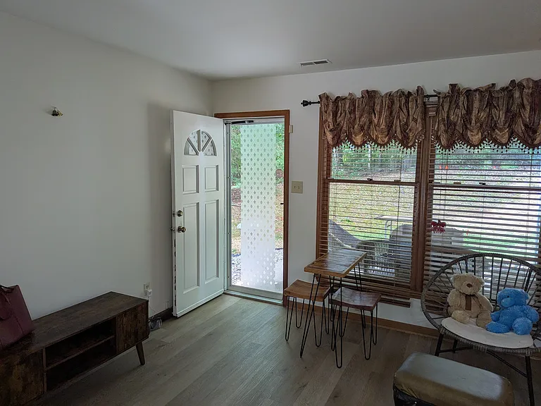 24 Georgetown Ct — Photo 3