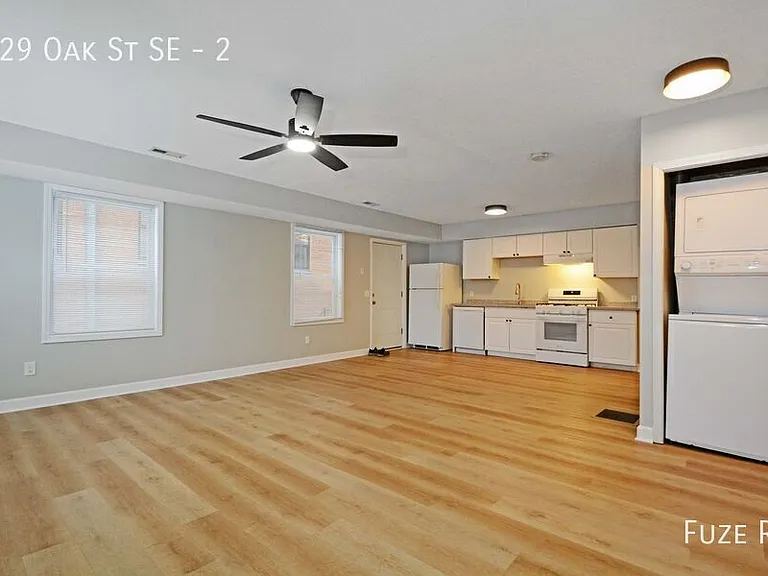629 Oak St SE #2 — Photo 9