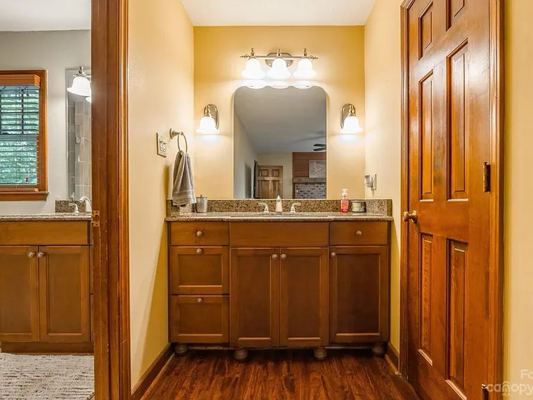 318 Wellington Dr — Photo 15
